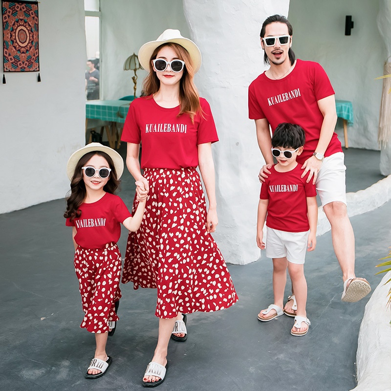 set váy váy babydoll váy đi biển Set Áo Thun Tay Ngắn + Chân Váy Hoa Mẫu Mới 2023 Thời Trang Đi Biển Mùa Hè Cho Mẹ Và Bé