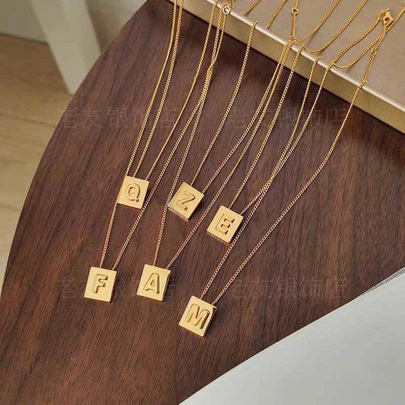 Dây Chuyền Mạ Bạc 925 26 Mặt Kim Loại Tròn Khắc Chữ Celine