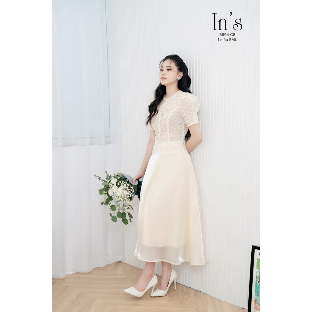 Set áo ren chân váy kem xinh xỉu