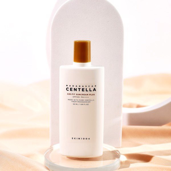 Kem chống nắng Skin1004 Madagascar Centella Air Fit Suncream SPF50+ PA++++