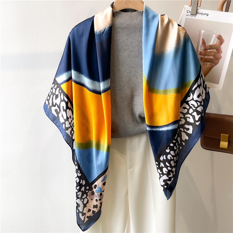 Khăn Choàng Vuông 110cm Bằng Satin Chống Nắng Đa Năng In Họa Tiết Da Báo Màu Sắc Thanh Lịch