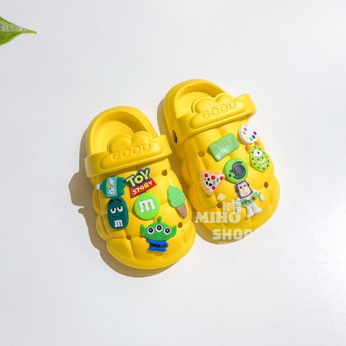 Dép Sục Có Quai Good Gắn 12  Sticker Vũ Trụ Cực Mềm Nhẹ Siêu Cưng Cho Bé