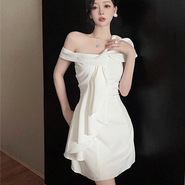 Đầm Dáng Chữ A Lệch Vai Phối Bèo Màu Trắng Phong Cách Pháp Thời Trang Xinh Xắn Cho Nữ