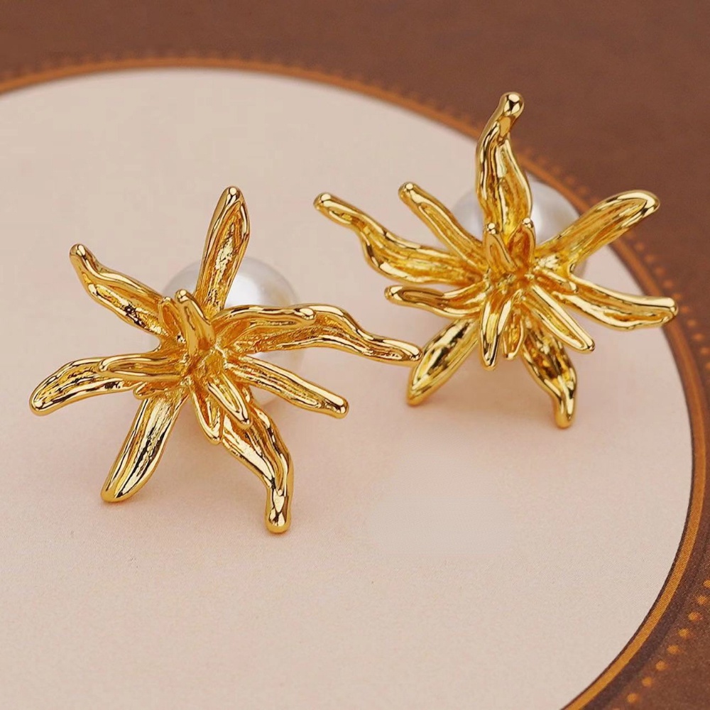 Khuyên Tai Hình Hoa Đính Ngọc Trai Phong Cách Pháp Mới 2023