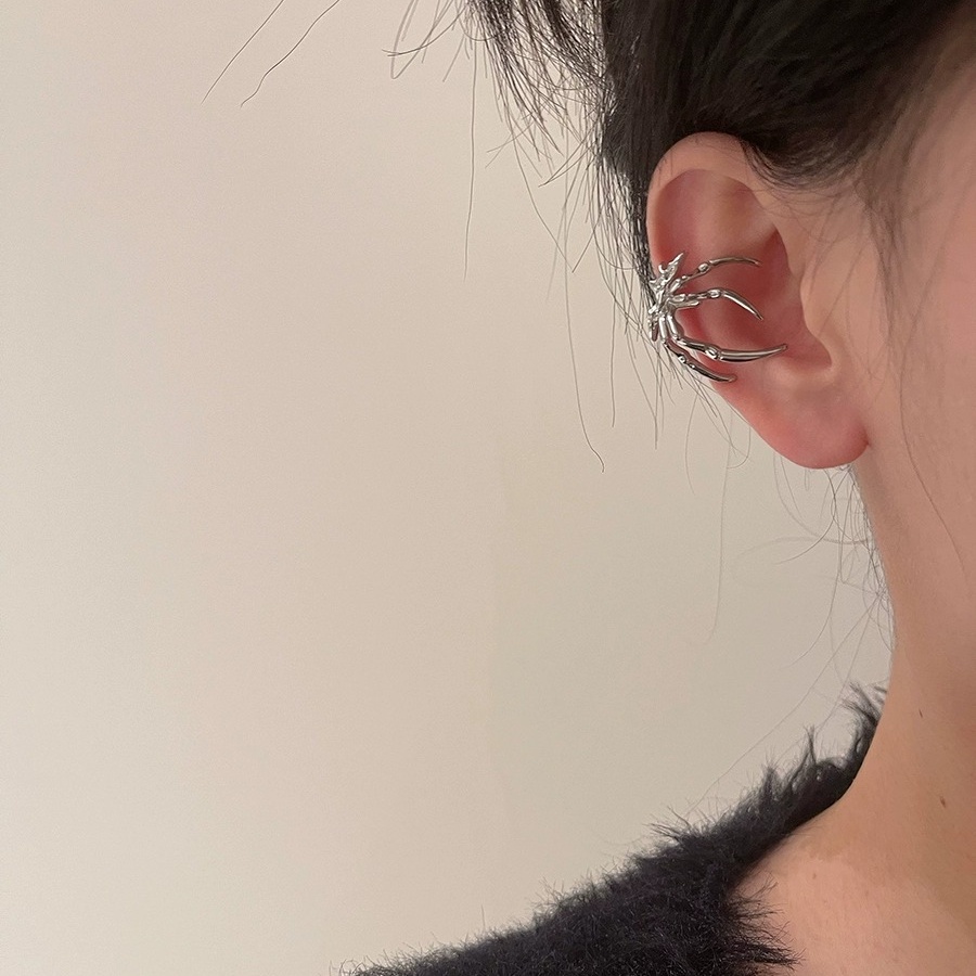 Khuyên Tai Kim Loại Bạc Dạng Kẹp Hình Nhện Phong Cách niche Cá Tính Ngọt Ngào Không Cần Xương Lỗ Dành Cho Nữ
