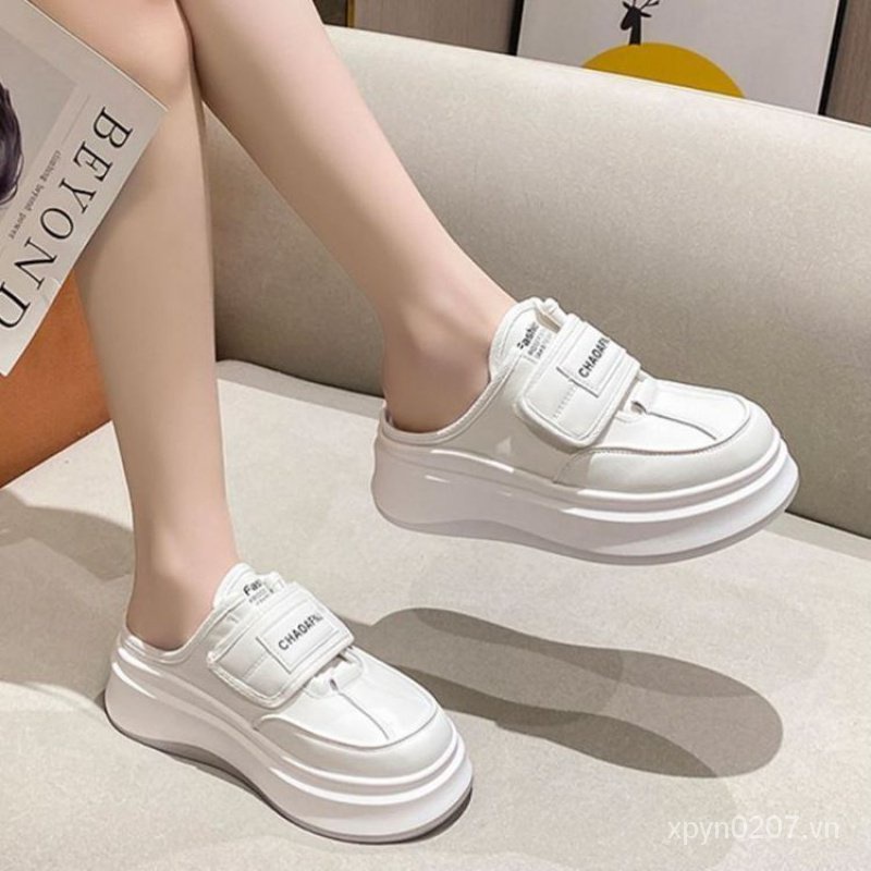 Dép Nữ Bít Mũi Đế Dày Tăng Chiều Cao Phong Cách Mới Mùa Hè 2023