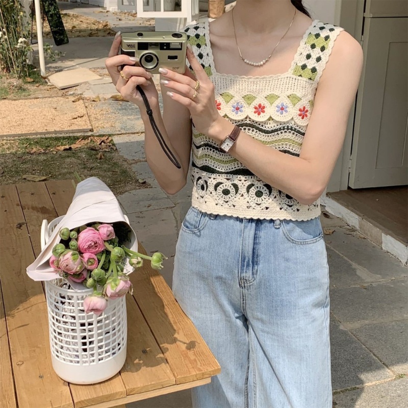 Áo Croptop Dệt Kim Không Tay Dáng Rộng Họa Tiết Kẻ Sọc Thiết Kế Khoét Rỗng Phối Tua Rua Thời Trang Mùa Hè Cho Nữ