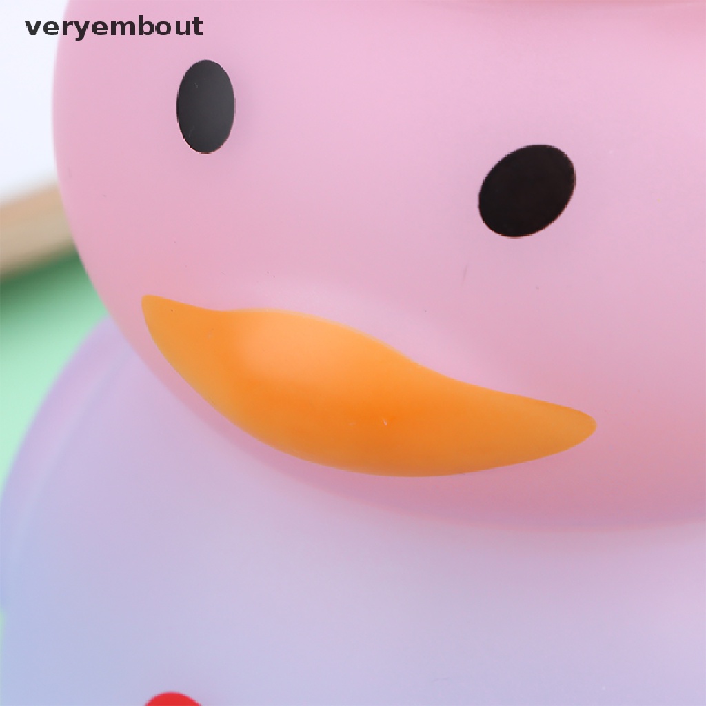 1 Bình Nước Hình Vịt Dễ Thương Kèm Ống Hút Và Dây Đeo Tùy Chỉnh Tiện Dụng Cho Học Sinh