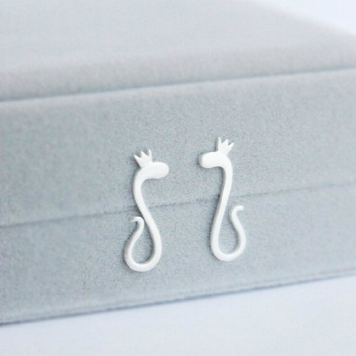 Khuyên Tai Hình Vương Miện Nhỏ Thông Minh Đơn Giản Sáng Tạo Thời Trang Cho Nữ