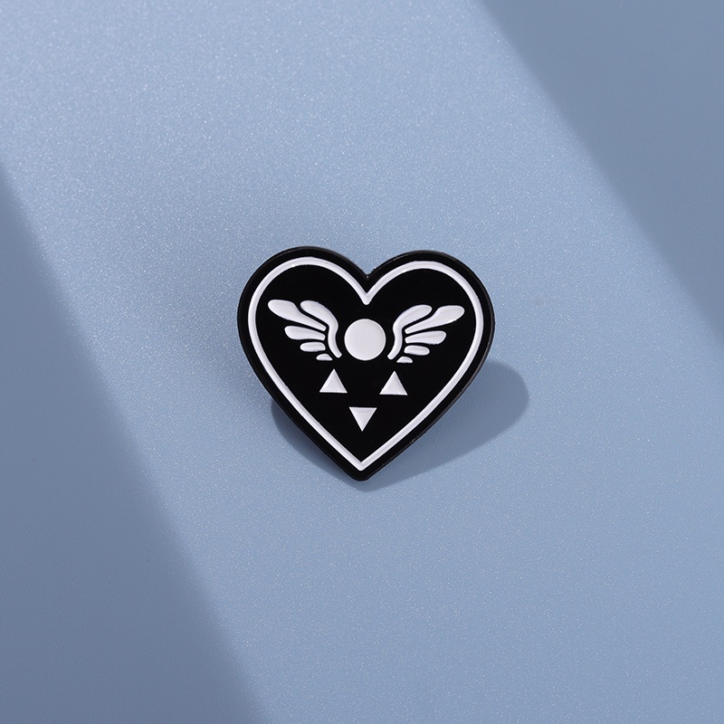 Trâm Cài Áo Hình Trái Tim Màu Đen Dễ Thương