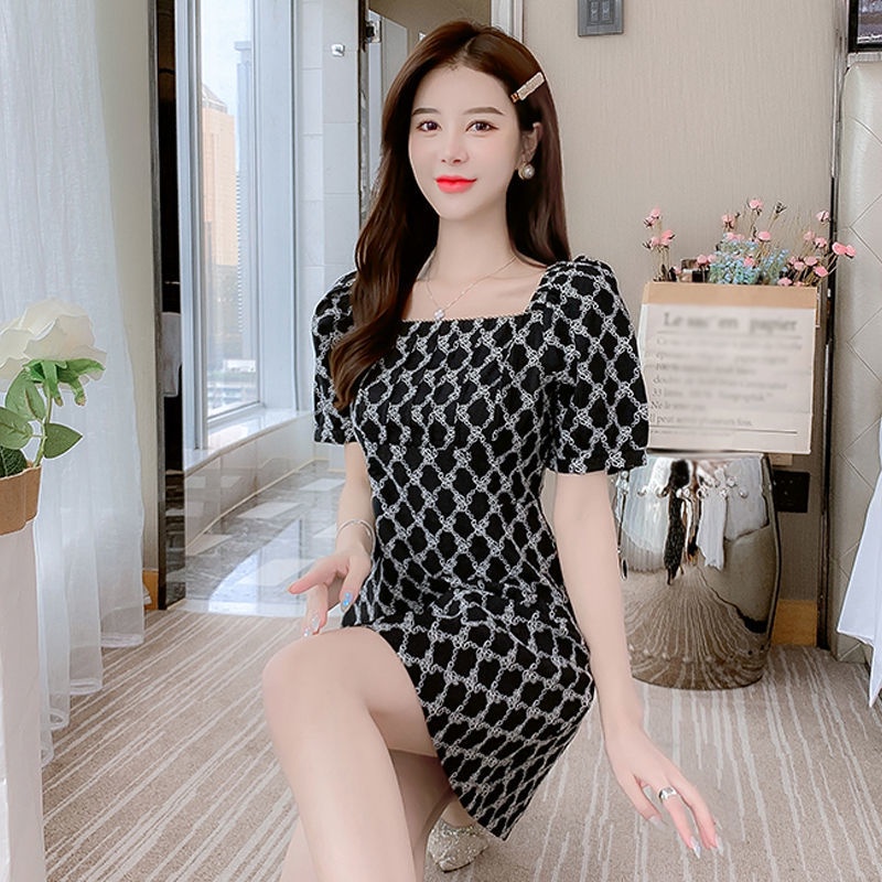 Đầm Đen Cổ Vuông Tay Ngắn Phồng Ôm Dáng Thêu Họa Tiết Kiểu Pháp Thời Trang Mùa Hè 2023 Cho Nữ