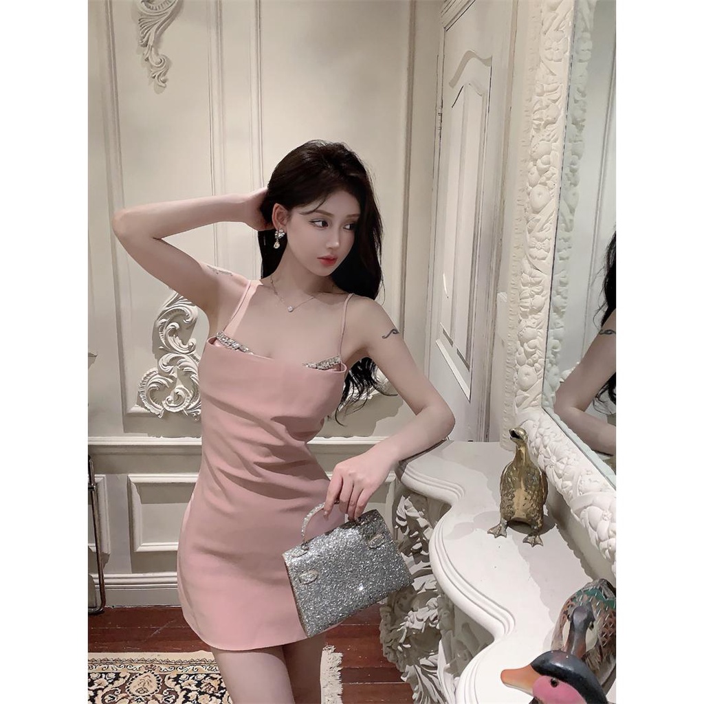 Đầm Hai Dây Sát Nách Đính Ngọc Trai Sang Trọng