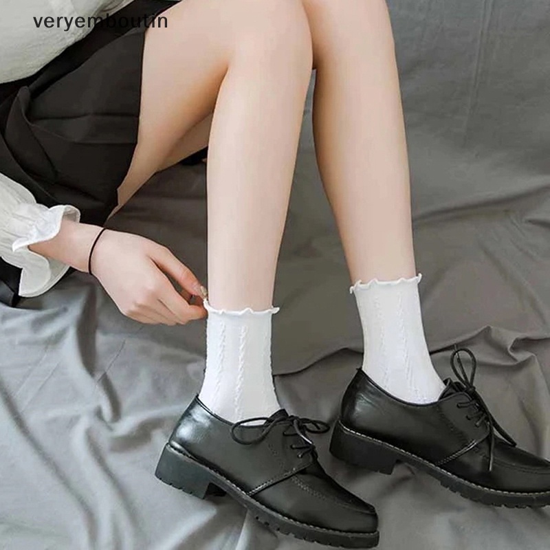 Vớ Ren Rỗng Mềm Mại Thoáng Khí Màu Trắng Ngọt Ngào Cho Nữ