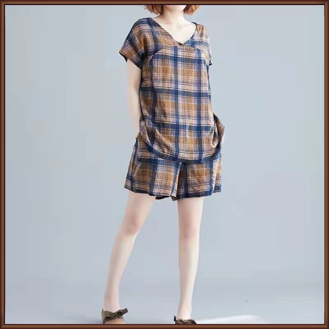 Set Đồ Mùa Hè 2 Món Gồm Áo Thun Tay Cộc Cổ Chữ V + Quần Ngắn Ống Rộng Kẻ Sọc Caro Cho Nữ