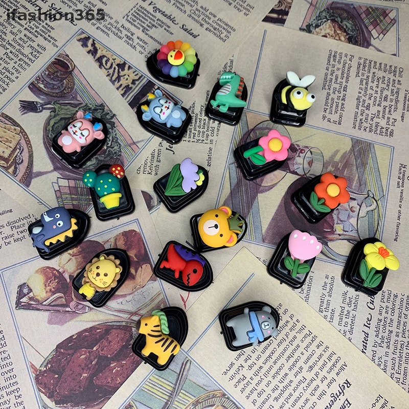 1 Móc Treo Dây Cáp USB / Chìa Khóa Gắn Bảng Điều Khiển Xe Hơi Mini Tự Dính