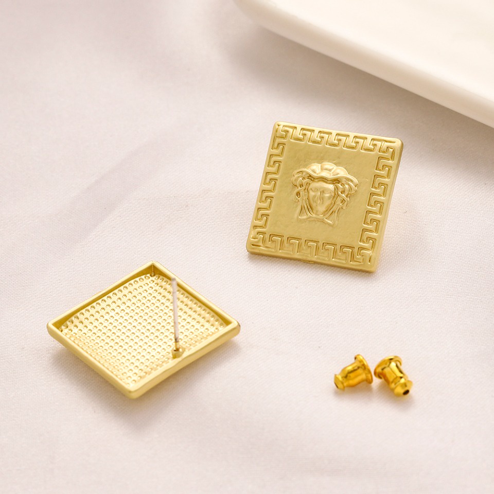 VERSACE Bông Tai Chữ V Bằng Thép Titan Thời Trang