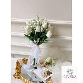 Hoa Cưới cô dâu cầm tay Tulip và Hoa Linh Lan