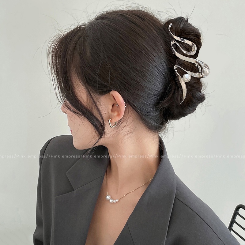 Kẹp Tóc Kim Loại Hình Cá Mập Màu Bạc Thời Trang