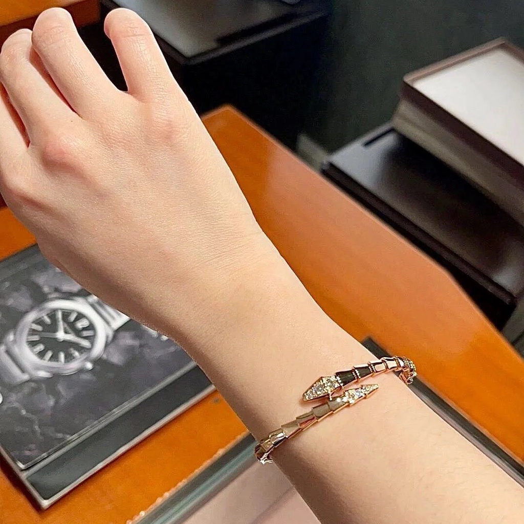 Vòng Tay Gypsophila Hình Rắn Bằng Thép Titan Mạ Vàng Hồng Đính Kim Cương Sáng Bóng Sang Trọng Thời Trang Châu Âu Sn