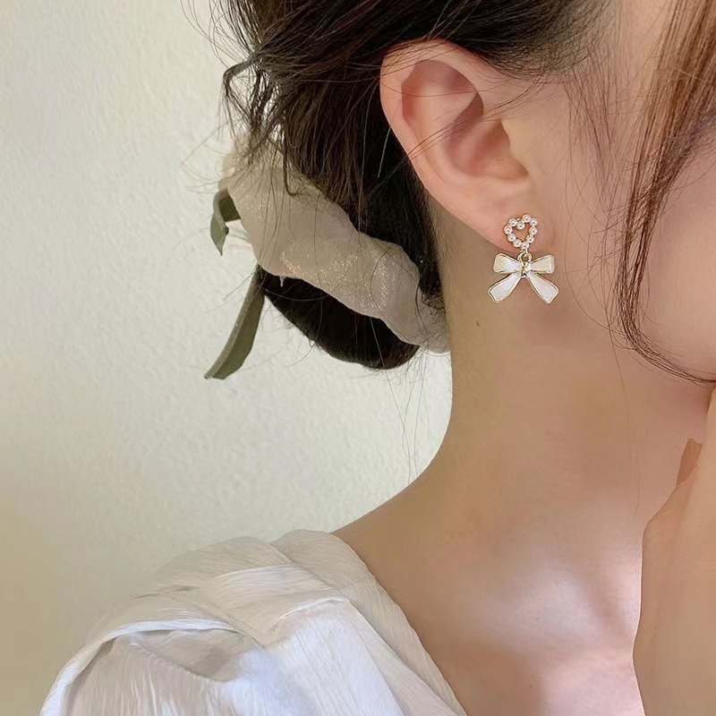 Thời Trang Bông Tai Hình Trái Tim / Bướm Đính Ngọc Trai Giả Dễ Thương Cho Nữ