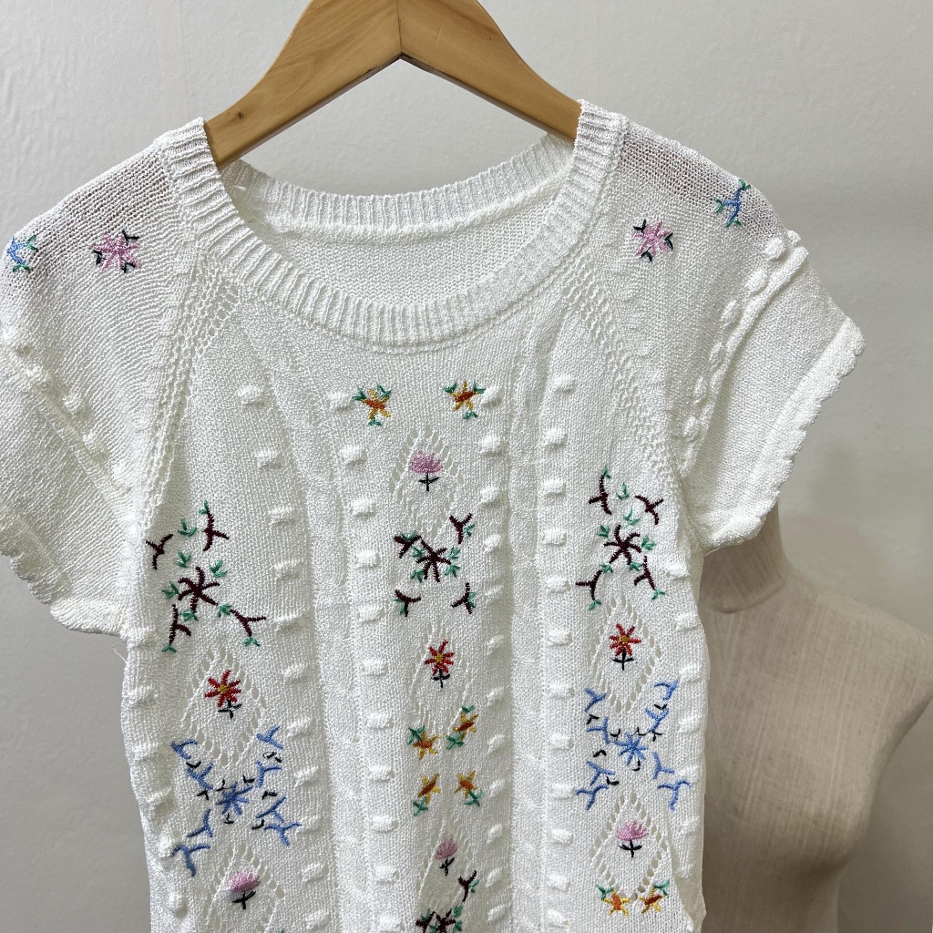Áo kiểu nữ len mongtoghi thêu hoa croptop MS1127