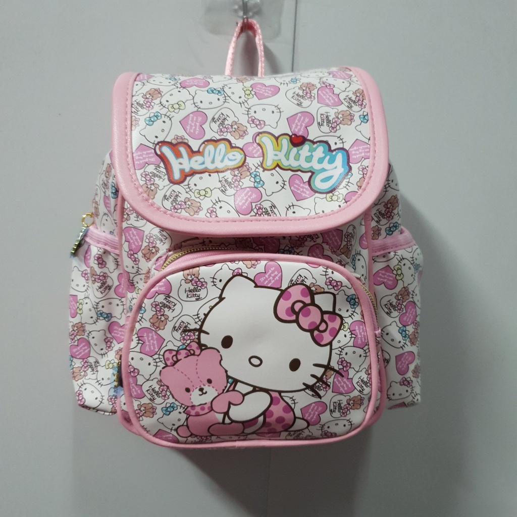Ba lô da kitty  mềm QCCC Size nhỏ cho bé Mầm non mẫu giáo đi học đi chơi kích thước 25x30x10cm Haigiang3008-D26