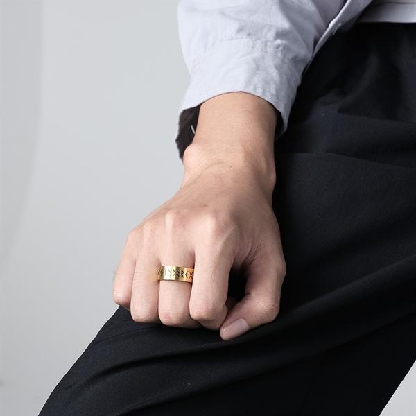 Nhẫn Nam Bản To 8mm Loại Mờ Khắc Cổ Ngữ Rune Titan Ko Đen TT4644