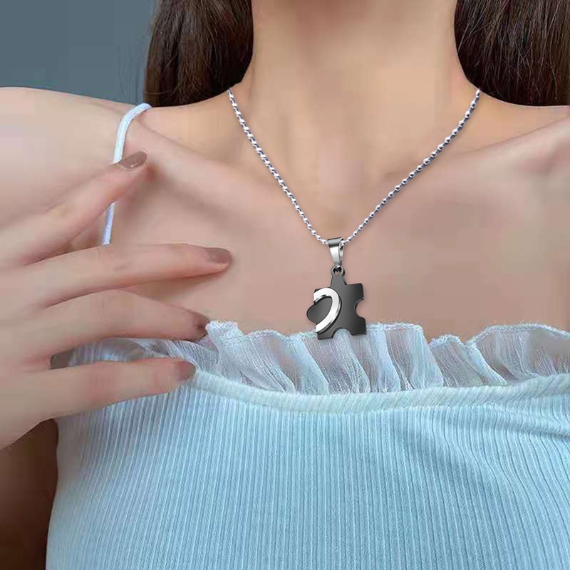 Bộ 2 Vòng cổ Thép Titan Mặt Ghép Hình Trái Tim Cho Cặp Đôi