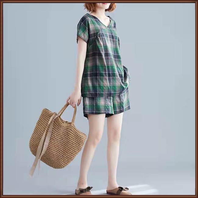 Set Đồ Mùa Hè 2 Món Gồm Áo Thun Tay Cộc Cổ Chữ V + Quần Ngắn Ống Rộng Kẻ Sọc Caro Cho Nữ