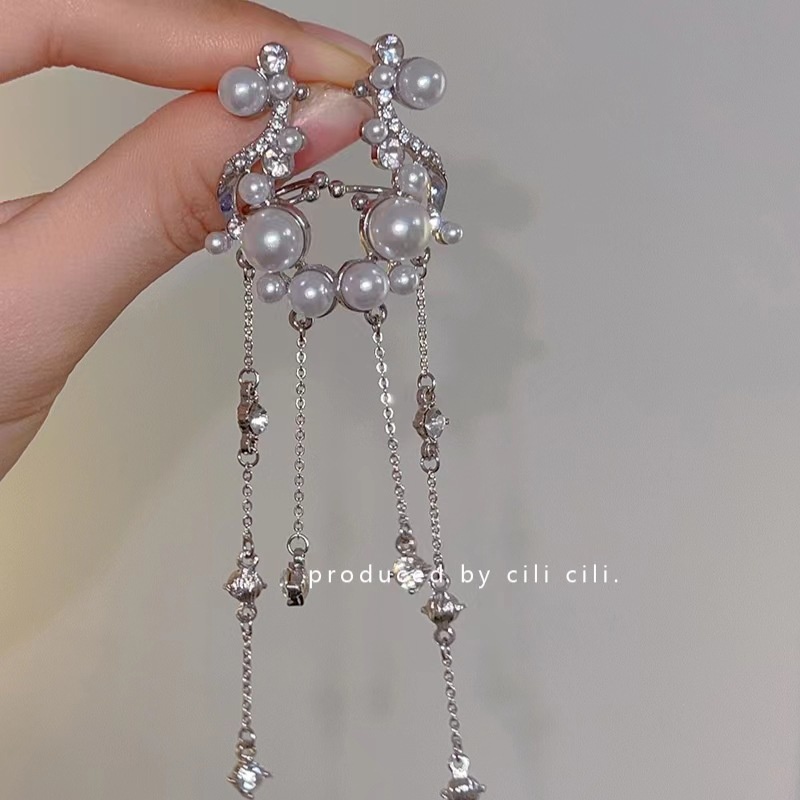 Bông Tai Tua Rua Đính Ngọc Trai Thời Trang