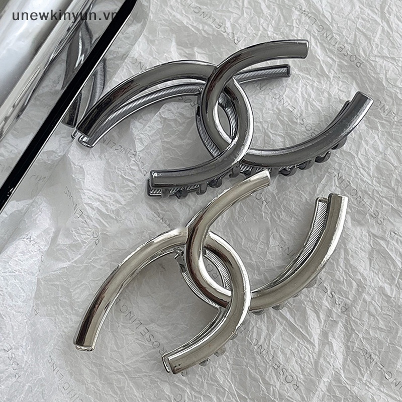 1 Kẹp Tóc Kim Loại Hình Cá Mập Cho Nữ