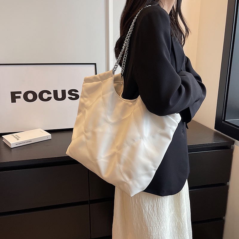 Túi Xách Cỡ Lớn Phối Dây Xích Đeo Vai Thời Trang Mùa Hè Cho Nữ