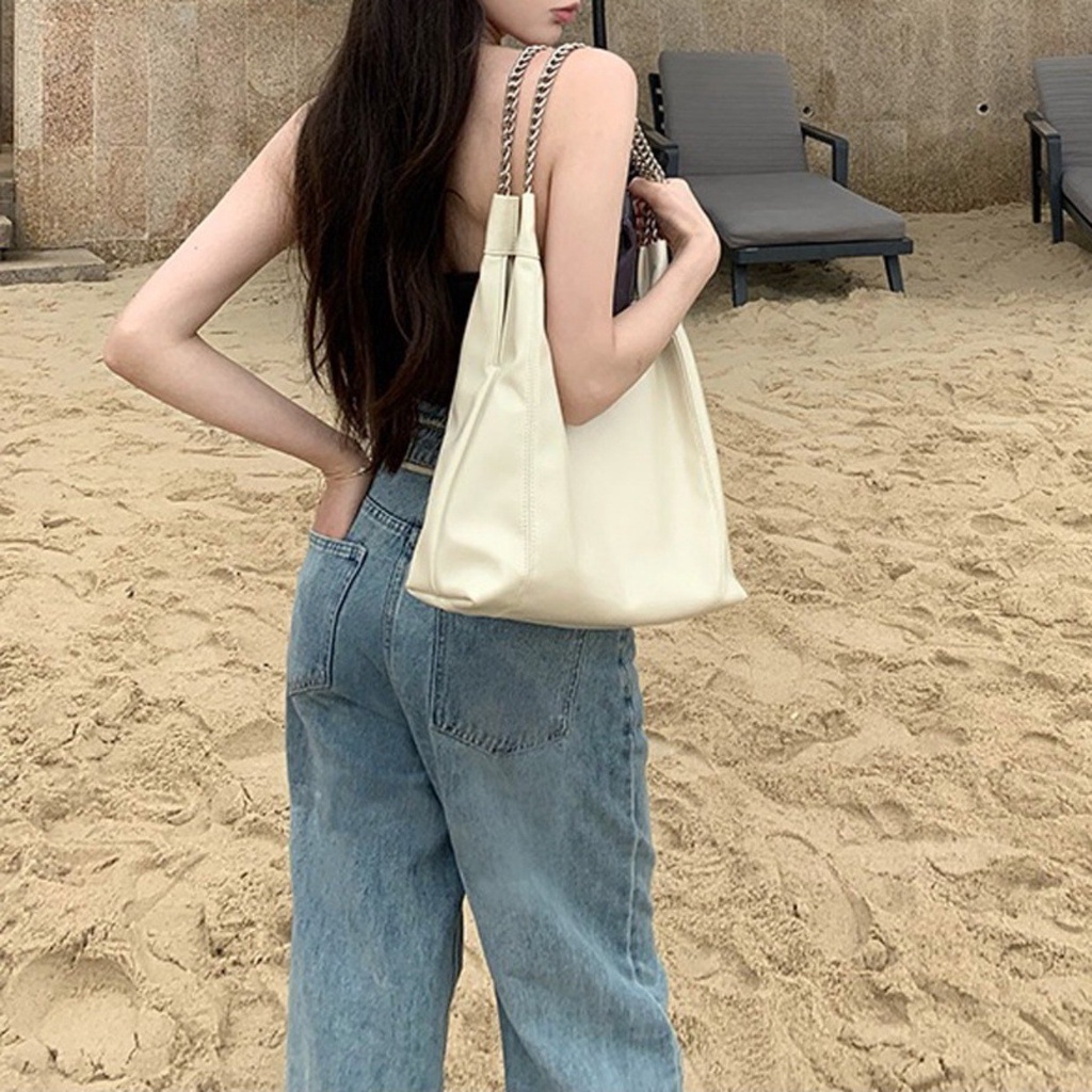Túi Xách Da Mềm Cỡ Lớn Phối Dây Xích Đeo Vai Cá Tính