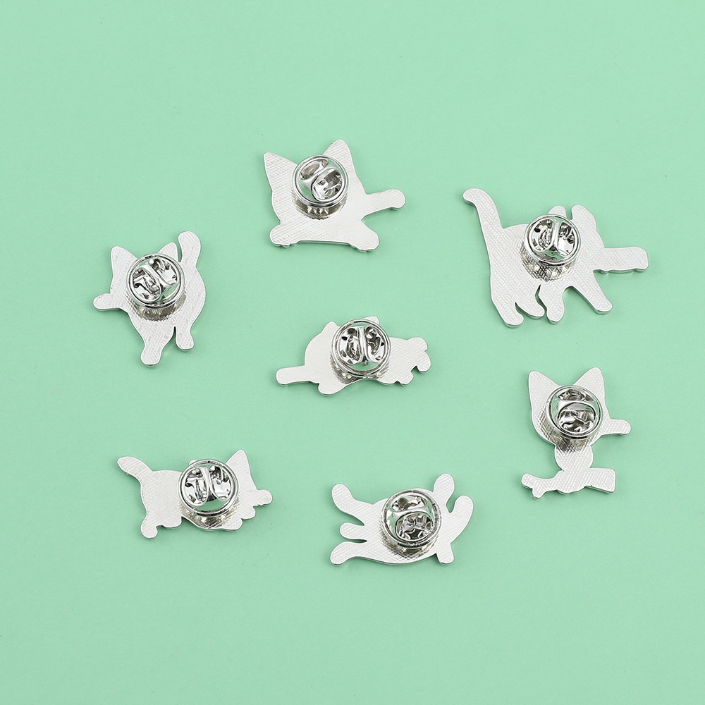 Ghim Cài Áo Hình Mèo Đen Và Thanh Kiếm Dễ Thương