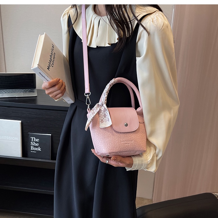 Túi Đeo Chéo Ngực niche Mới Phổ Biến Thời Trang Đa Năng Cho Nữ