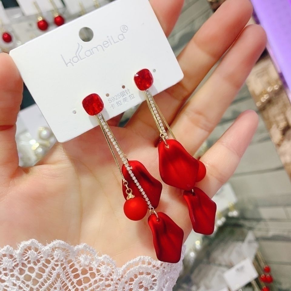 Bông Tai Mạ Bạc 925 Dáng Dài Hình Cánh Hoa Phối Tua Rua Phong Cách Hàn Quốc Cho Nữ