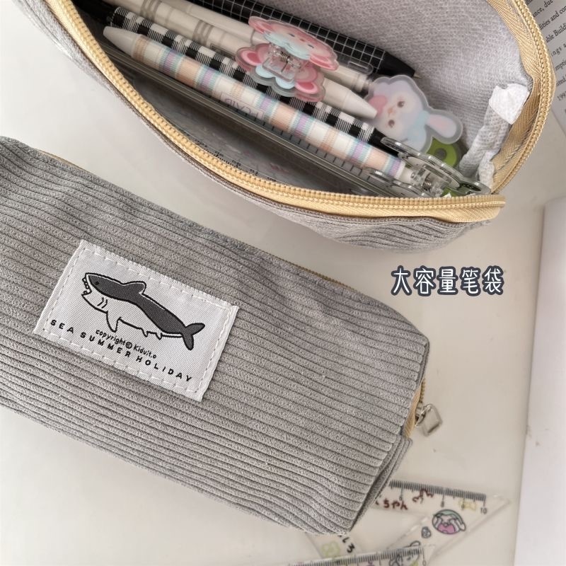 Bóp Viết Vải Nhung Kẻ Hình Cá Mập Dễ Thương