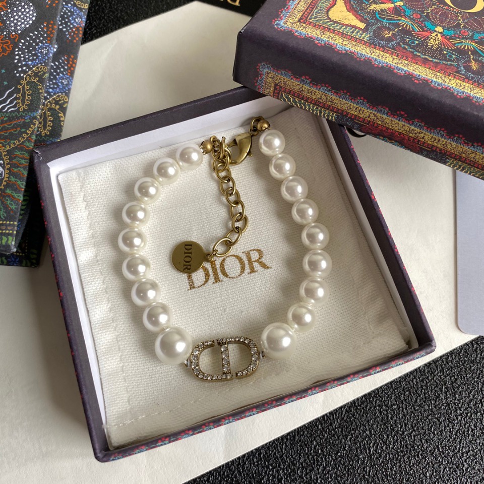 Vòng Tay Dior Mặt Khắc Chữ Màu Vàng Phong Cách Cổ Điển Thời Trang Cho Cặp Đôi