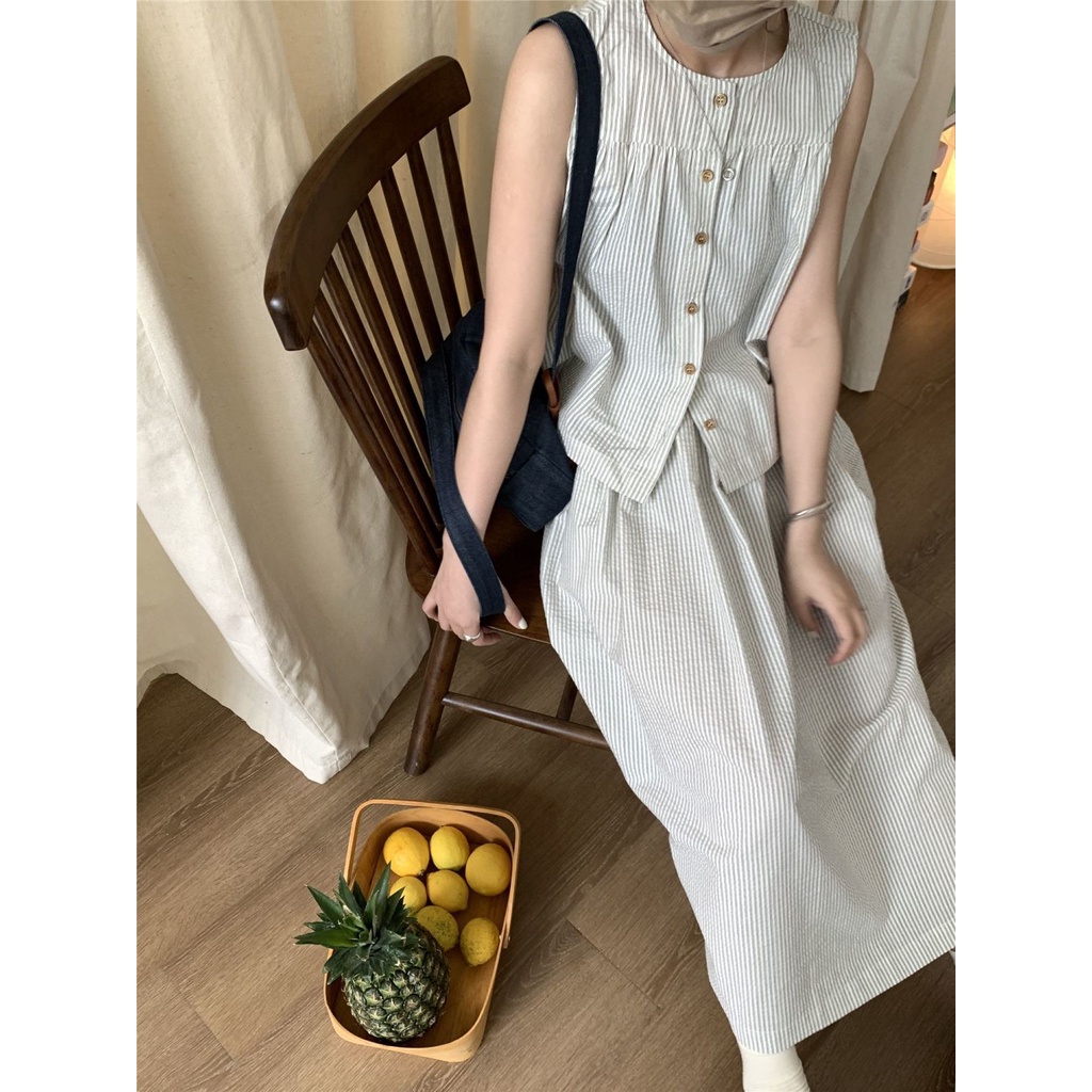 Bộ hai món gồm áo không tay + chân váy kẻ sọc xám trắng phong cách Pháp khí chất thời trang mùa hè cho nữ