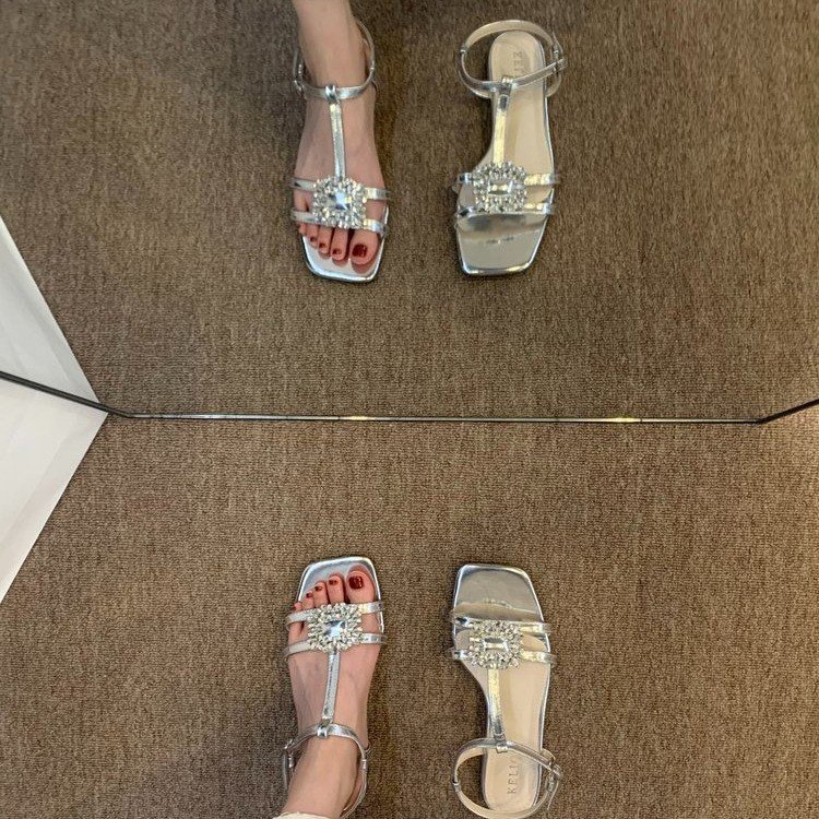 Giày Sandal Đế Bằng Hở Ngón Đính Đá Thoáng Mát Xinh Xắn Cho Nữ