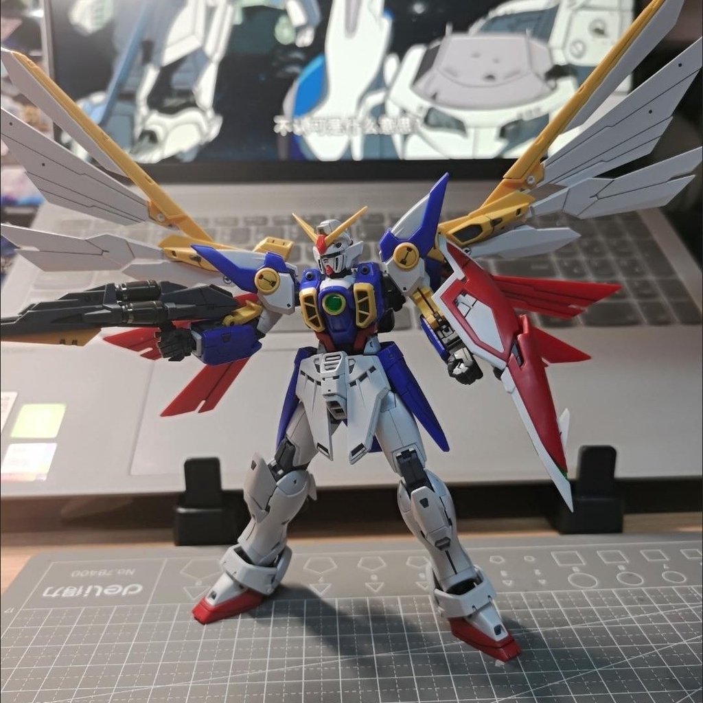 Mô Hình Gundam Không Cánh Bằng Len Tỉ Lệ 1 / 144