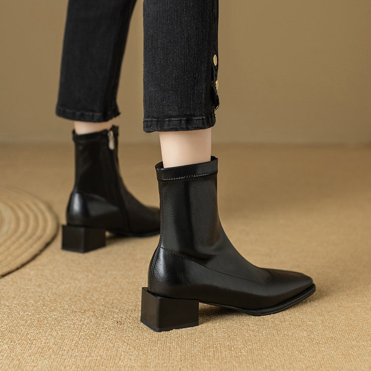Giày Boots Mũi Vuông Đế Dày Thời Trang Cá Tính