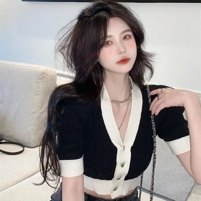 Áo Thun Tay Ngắn Phồng Cổ Chữ V Thời Trang Mùa Hè Mới 2022 Dành Cho Nữ