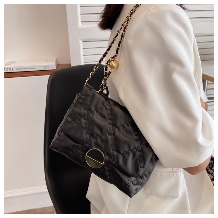 Túi Xách Đeo Vai Màu Trắng / Đen Phối Dây Xích Thời Trang Dành Cho Nữ