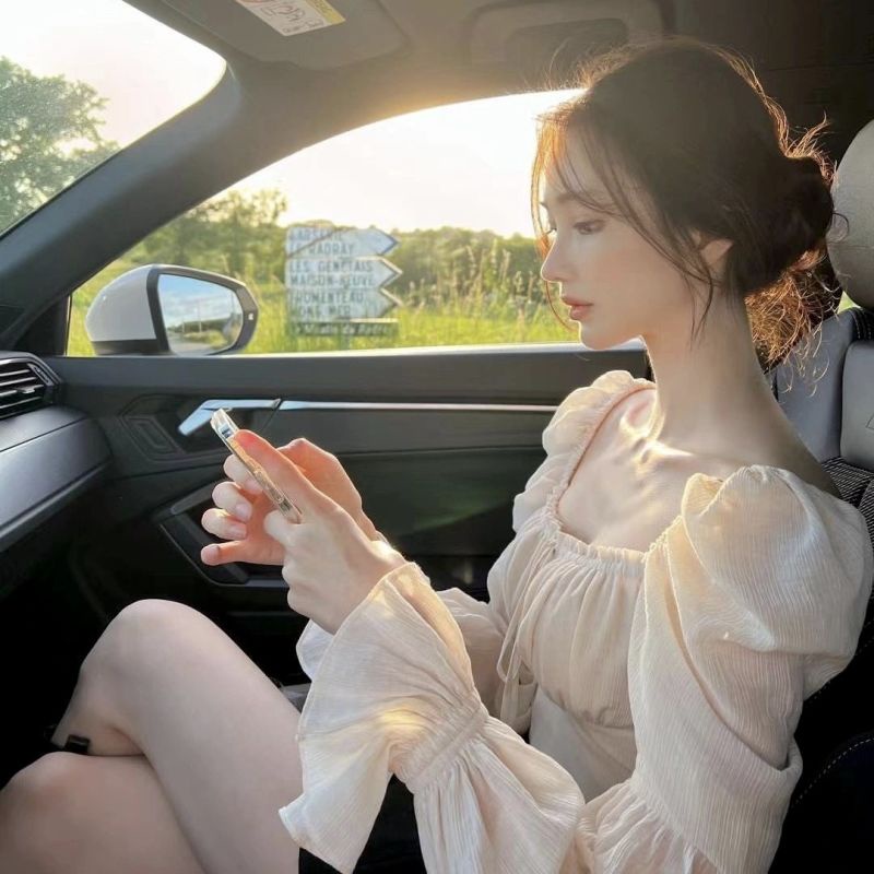 Áo Kiểu Tay Phồng Cổ Vuông Phong Cách Pháp Thanh Lịch Cho Nữ