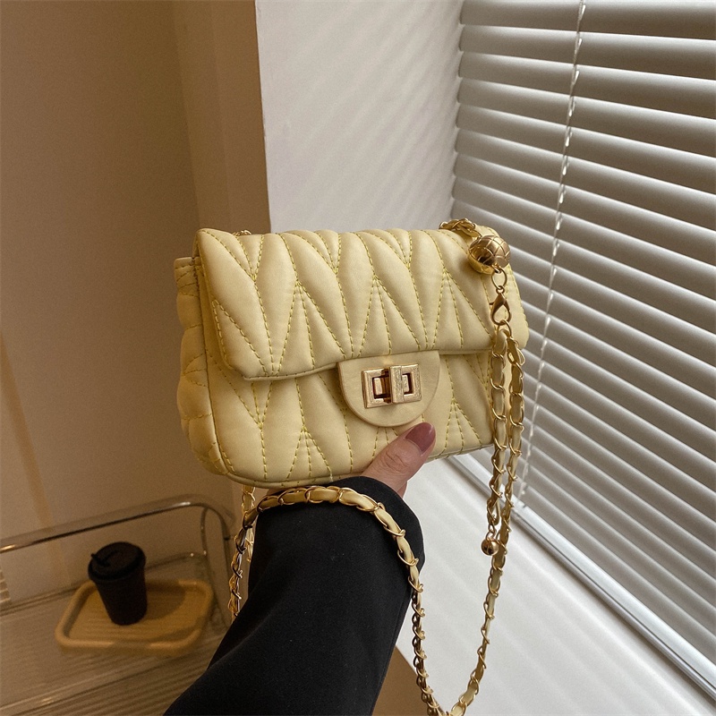 Túi Đeo Chéo Thêu Họa Tiết Hình Thoi Phối Dây Xích Thời Trang Sang Trọng Cho Nữ