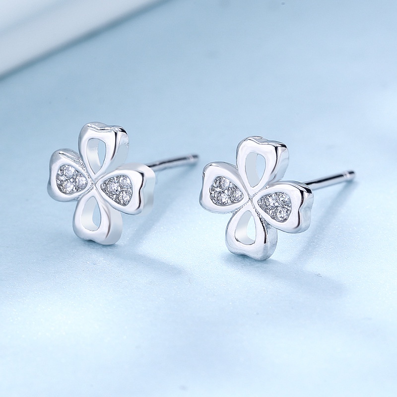 Bông Tai Hình Cỏ Bốn Lá Dát Kim Cương Thời Trang Đơn Giản Dễ Phối Đồ Cho Nữ