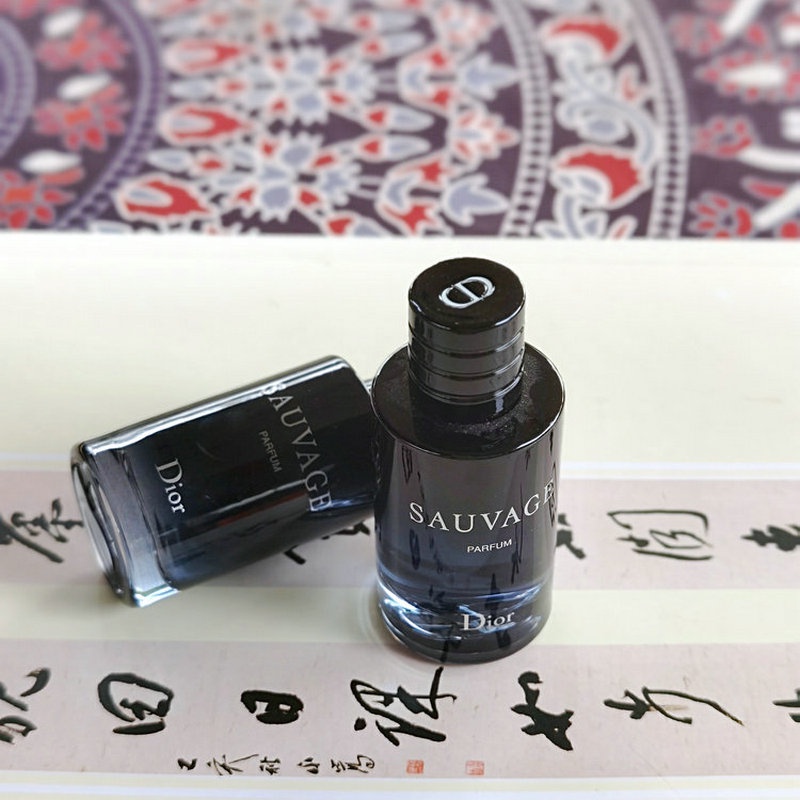 Nước Hoa Dior Wilderness Mẫu Thử Ánh Sáng Lâu Phai Cho Nam 10ml               Dior Wilderness Men's Perfume Lasting Light Fragrance Sample 10ml