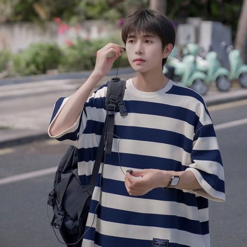 Áo Thun Nam Tay Lửng Họa Tiết Sọc Ngang Phong Cách Retro