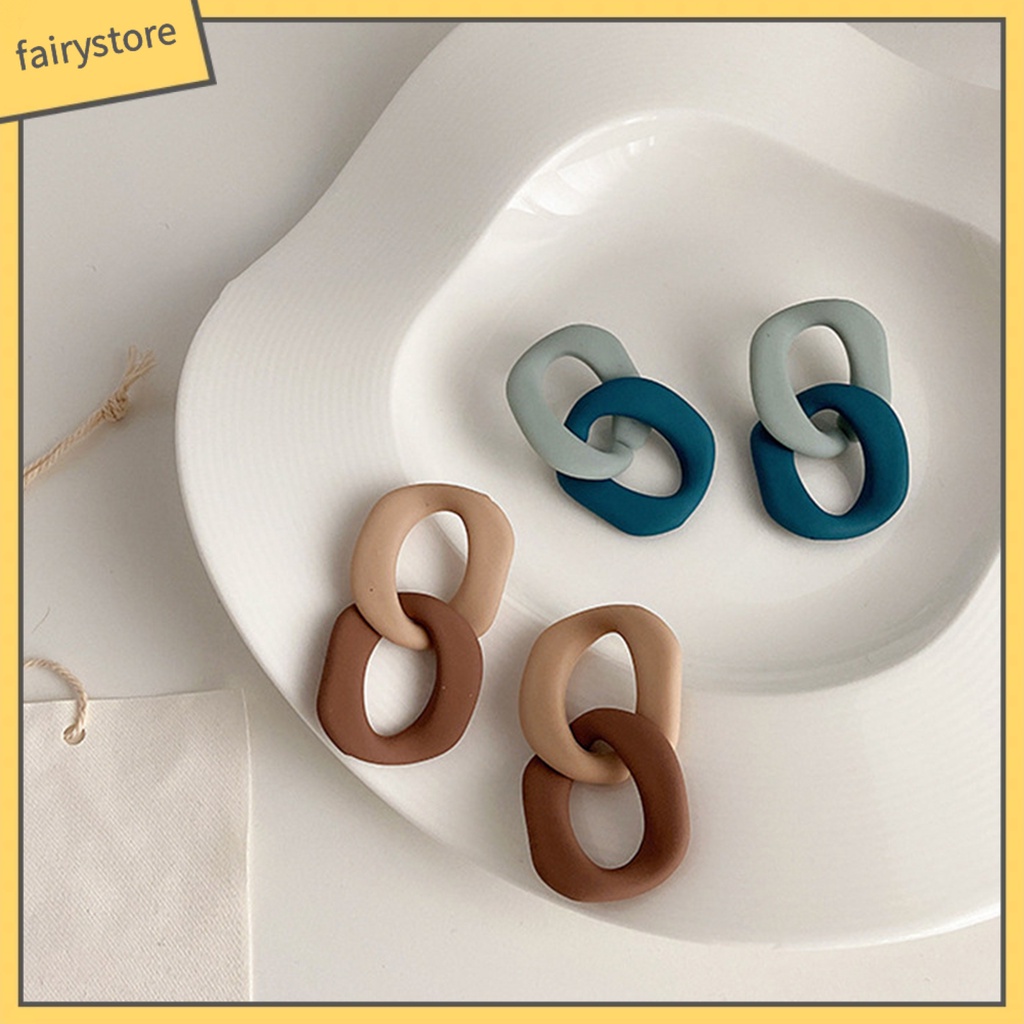 1 Đôi Bông Tai Hình Thoi Rỗng Màu Sắc Tương Phản Phong Cách Retro Dành Cho Nữ